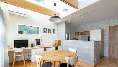 インテリアのしつらえに風情があるカフェ風の家