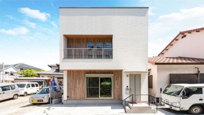 狭小地でも実現できる吹き抜けをハーフにした家