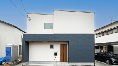 様々なカラーを上品にまとめた遊び心が伺える家