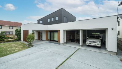 ビルトインガレージにセカンドリビングがある家