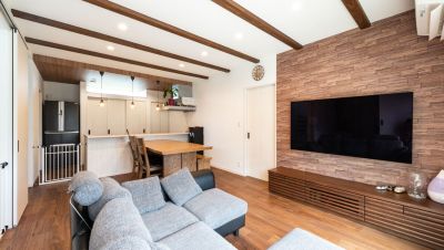 下がり天井と梁の統一感が綺麗なロフト付きの家