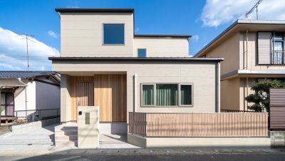 木の温もりに包まれる、上品で心地よい家