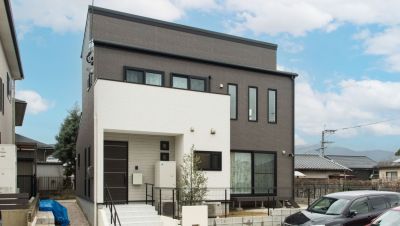 ペット専用ルームがあるホワイト基調の上品な家