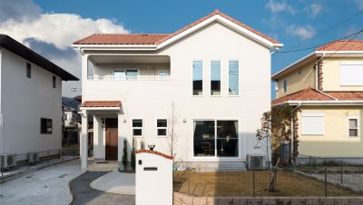 優しく上品な雰囲気が広がるプロヴァンス風の家