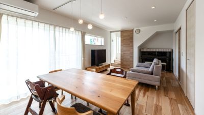 木目を軸にコーディネートされた安らぎのある家