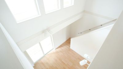吹き抜けのある間取りのポイント【理想の暮らしを叶える上手な取り入れ方を解説】