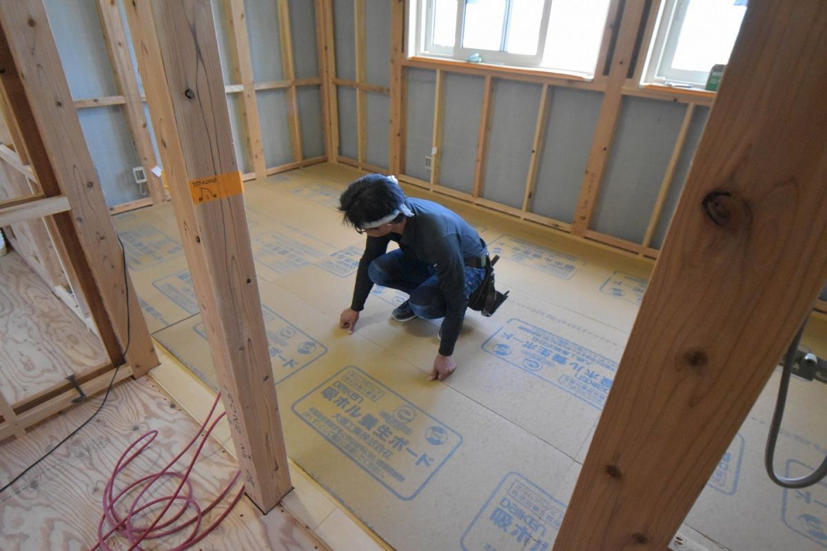 福岡県糟屋郡志免町06　注文住宅建築現場リポート⑥　～木工事・床材貼り～