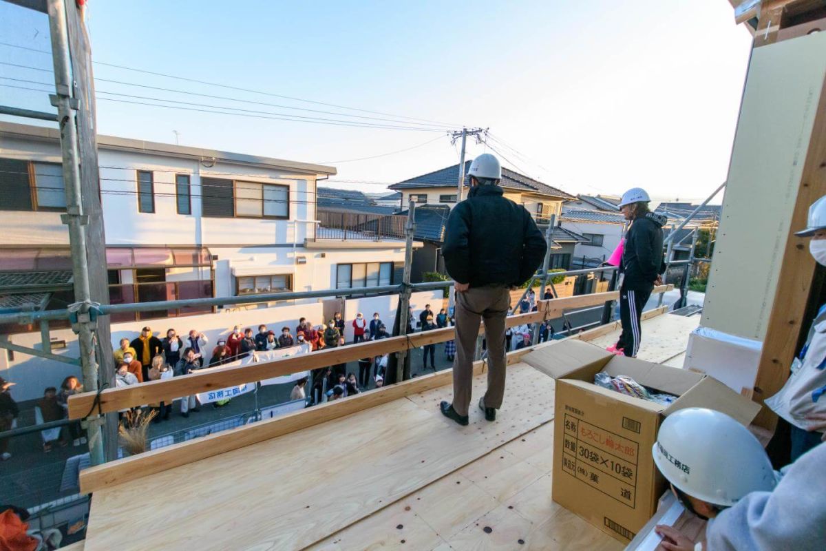 福岡県春日市14　注文住宅建築現場リポート③　～上棟式&餅まき～