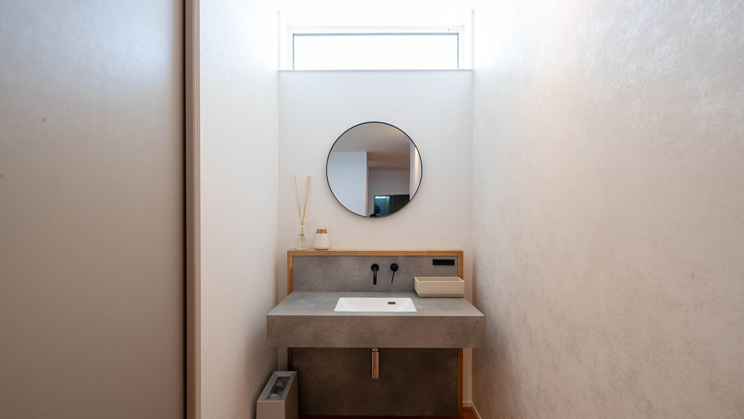 5月23日（土）～5月24日（日）限定！福岡県田川郡福智町でオーク&times;白&times;グレーのナチュラルな家の完成見学会を開催｜洗面台イメージ