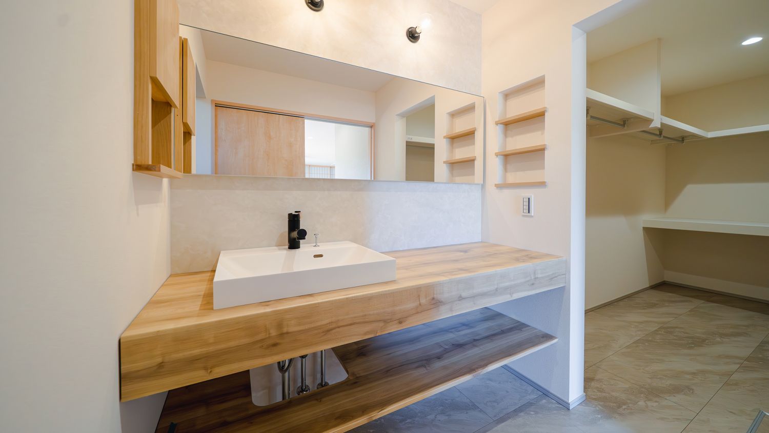 2025年10月11日から13日、筑後市完成見学会の見どころ画像洗面・ファミリークローゼット