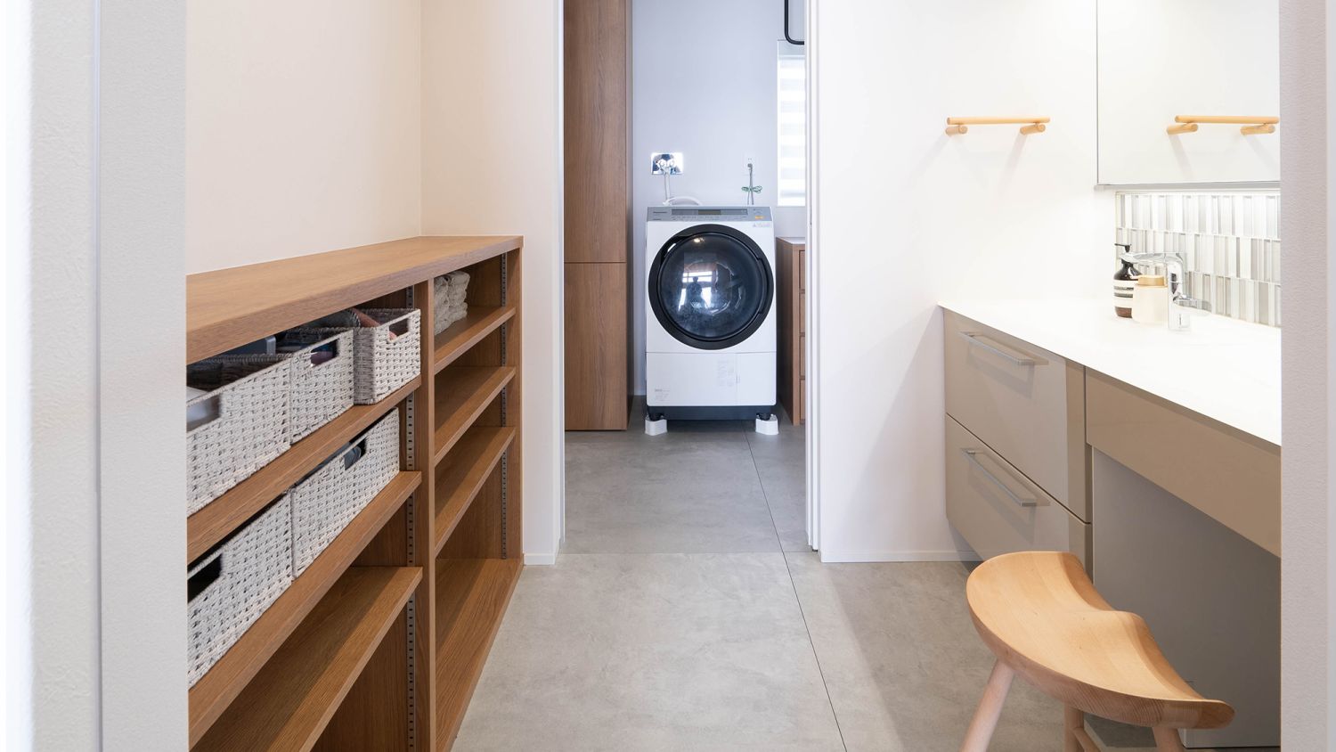 遠賀郡水巻町で12月13日(土)～14日(日)開催！ホワイト×グレージュ×ゴールドでまとめた無駄のない間取りの家の完成見学会　配色イメージ