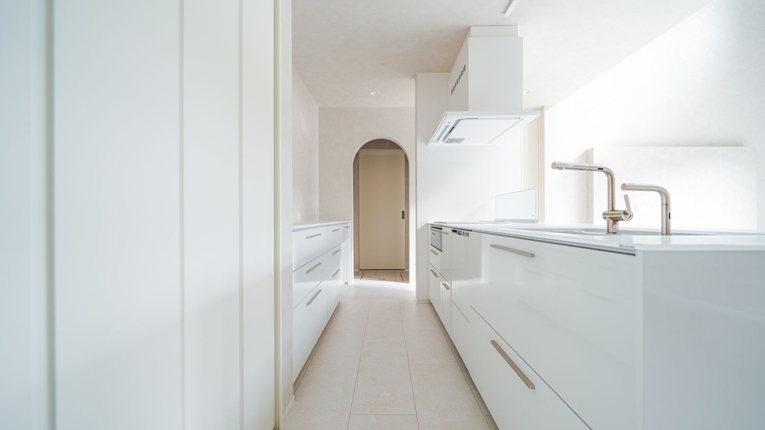 遠賀郡水巻町で12月13日(土)～14日(日)開催！ホワイト&times;グレージュ&times;ゴールドでまとめた無駄のない間取りの家の完成見学会　動線イメージ