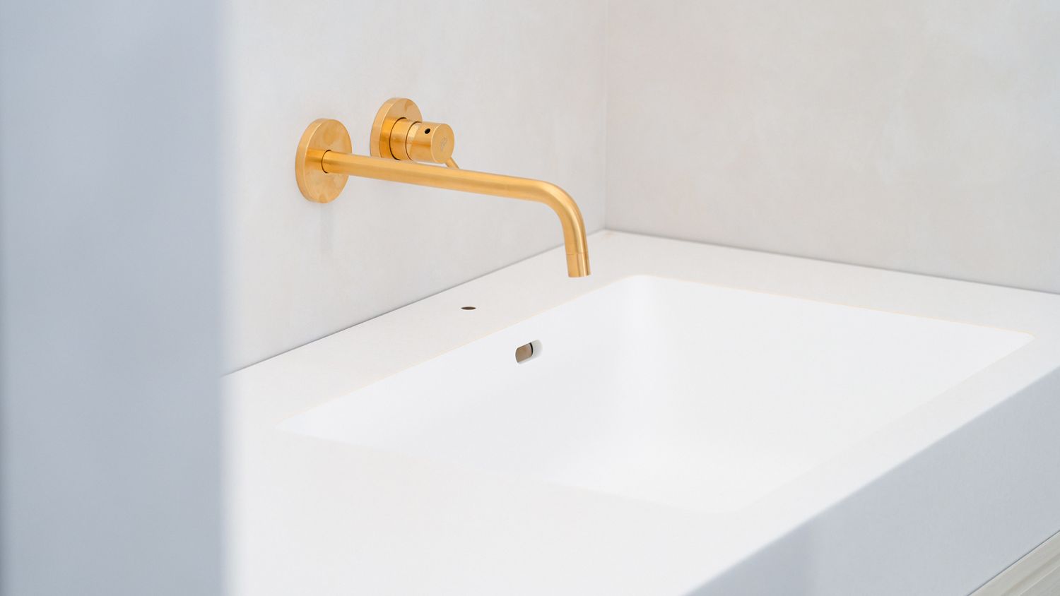 遠賀郡水巻町で12月13日(土)～14日(日)開催！ホワイト&times;グレージュ&times;ゴールドでまとめた無駄のない間取りの家の完成見学会　配色イメージ